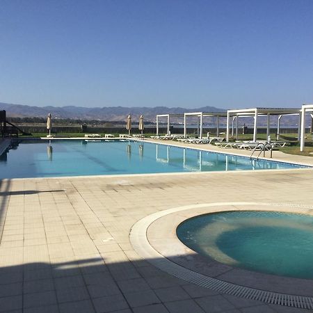 Aphrodite Beachfront Apartment Ghaziveran Exterior foto