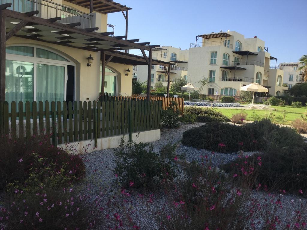 Aphrodite Beachfront Apartment Ghaziveran Exterior foto