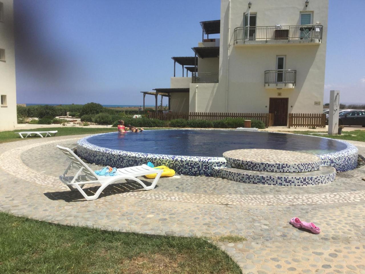 Aphrodite Beachfront Apartment Ghaziveran Exterior foto